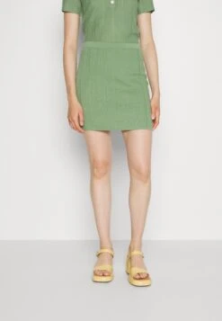 THEORY Short Skirt Matt - Minigonna - Leaf 11 THEORY Short Skirt Matt - Minigonna - Leaf -Vendite Adidas Originals || Steve Madden || Next 0f1ec40f88ec4281bc3809d4233b6127