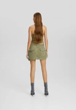 BERSHKA Multi Pocket Twill- Gonna Di Jeans - Khaki -Vendite Adidas Originals || Steve Madden || Next 9c3dc2fcde0a444196dad59b2aff6eac