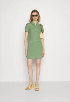 THEORY Short Skirt Matt - Minigonna - Leaf 13 THEORY Short Skirt Matt - Minigonna - Leaf -Vendite Adidas Originals || Steve Madden || Next ad48453dab474bbf8699efd443f04eb1