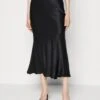 Guess Linda Flare Skirt - Gonna A Campana - Jet Black 1 Guess Linda Flare Skirt - Gonna A Campana - Jet Black -Vendite Adidas Originals || Steve Madden || Next dcba5e30f2e942dea3c48de56beda7b5
