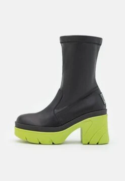 Vendite Adidas Originals || Steve Madden || Next -Vendite Adidas Originals || Steve Madden || Next e78fa0b14bcf49d58b78c9e0f2d21e94