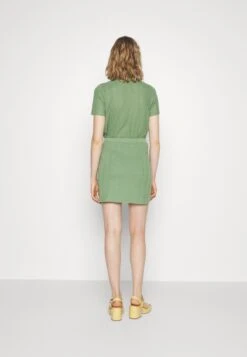 THEORY Short Skirt Matt - Minigonna - Leaf 12 THEORY Short Skirt Matt - Minigonna - Leaf -Vendite Adidas Originals || Steve Madden || Next fac284f21c1f4ca98c96533a6f8864a6